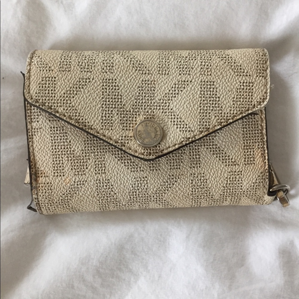 Michael Kors wristlet wallet